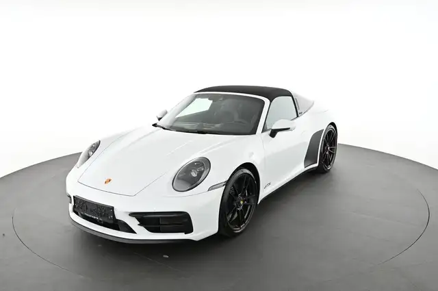 Porsche 911 view 13