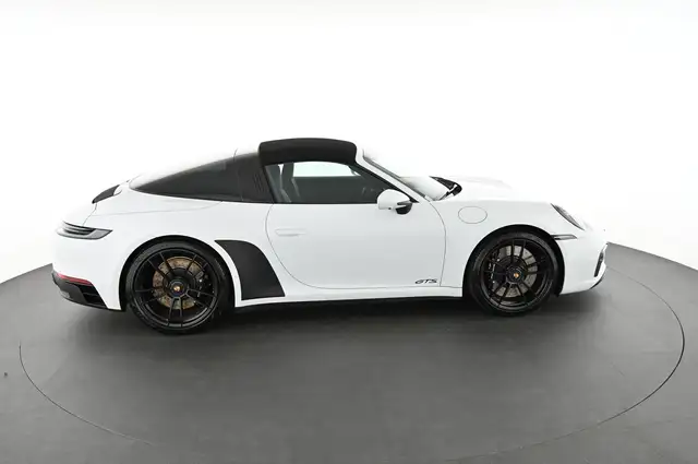 Porsche 911 view 18