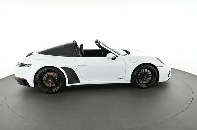 Porsche 911 view 6