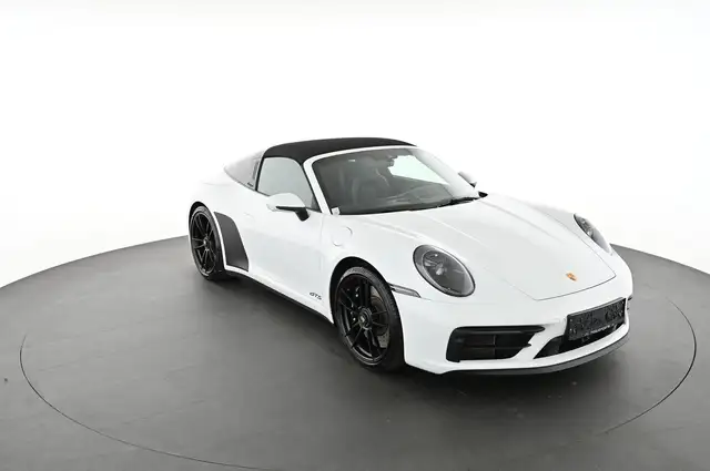 Porsche 911 view 22
