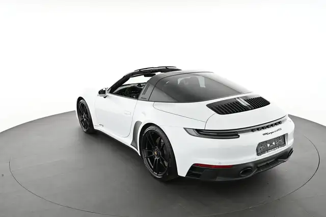 Porsche 911 view 9