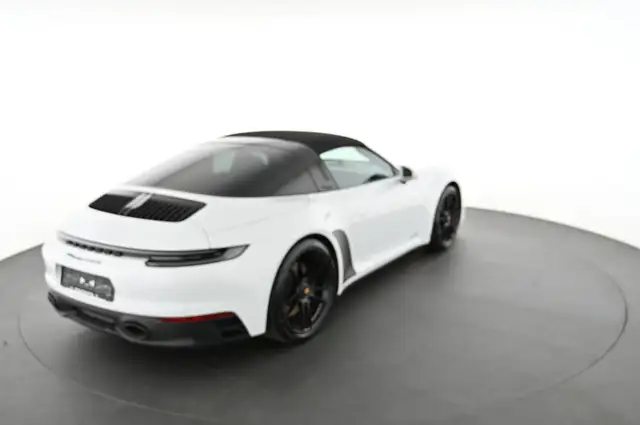 Porsche 911 view 14