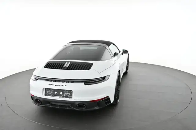 Porsche 911 view 24