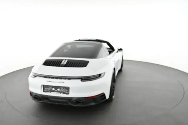 Porsche 911 view 12