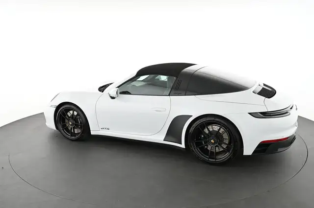 Porsche 911 view 19