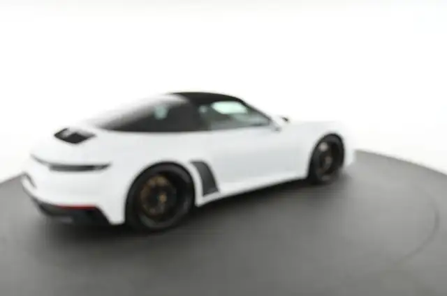 Porsche 911 view 16