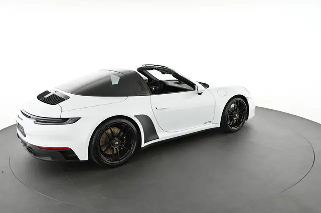 Porsche 911 view 4