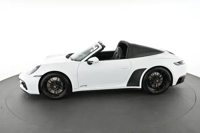 Porsche 911 view 5