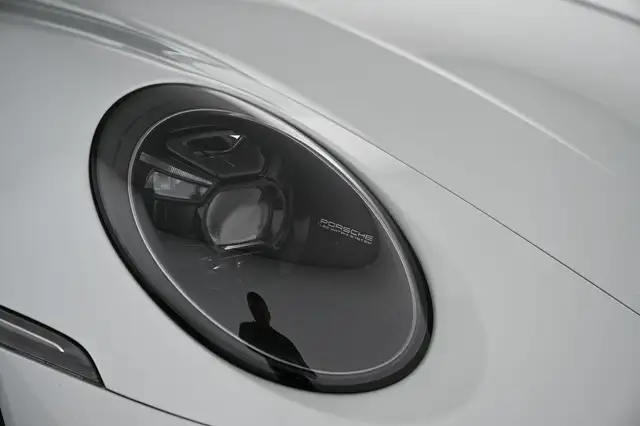 Porsche 911 view 29