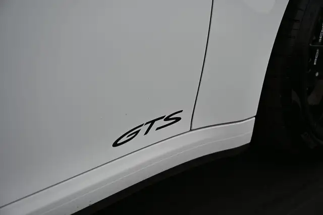 Porsche 911 view 27