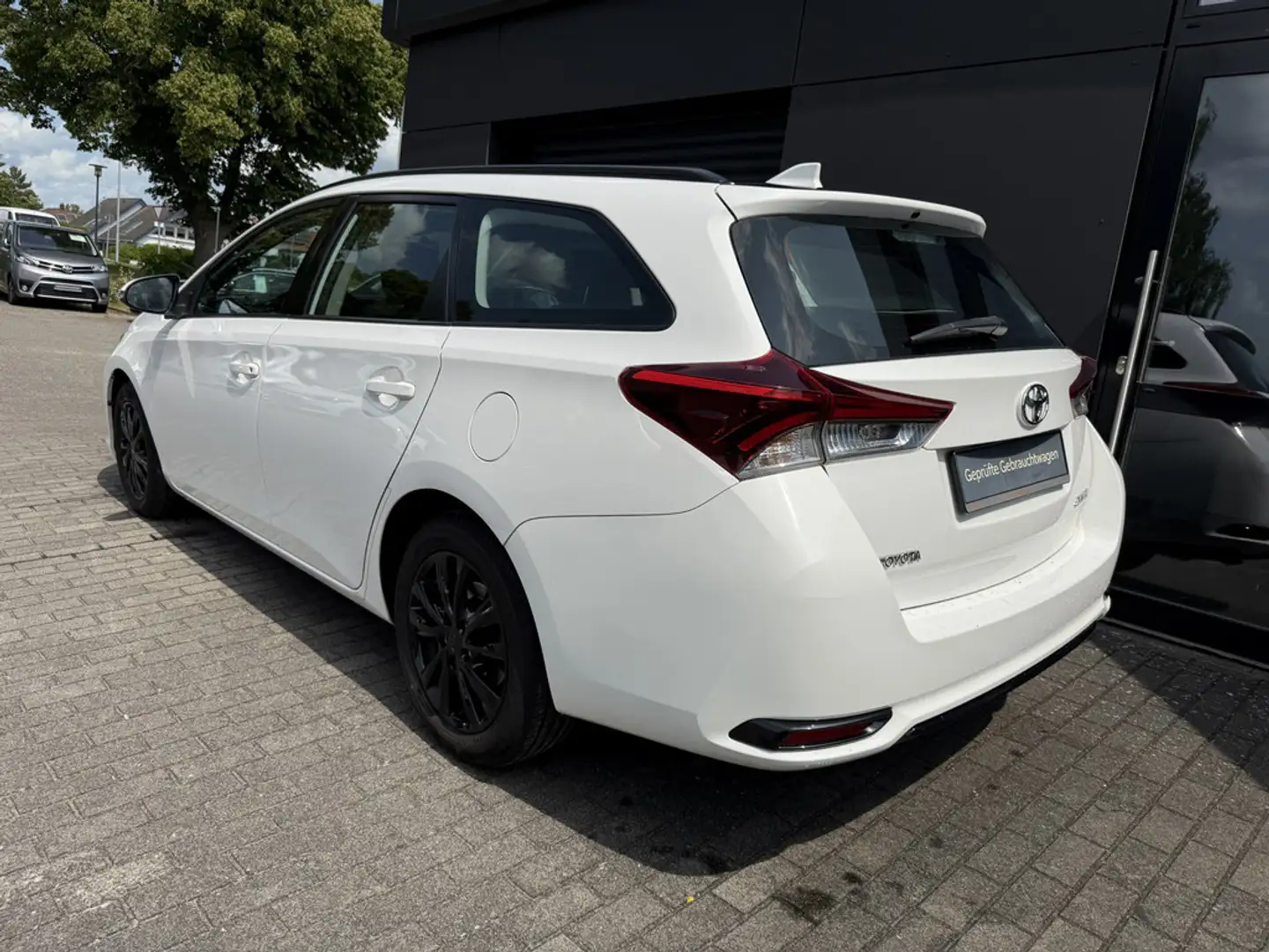 Toyota Auris Touring Sports 1.3 Cool White - 2