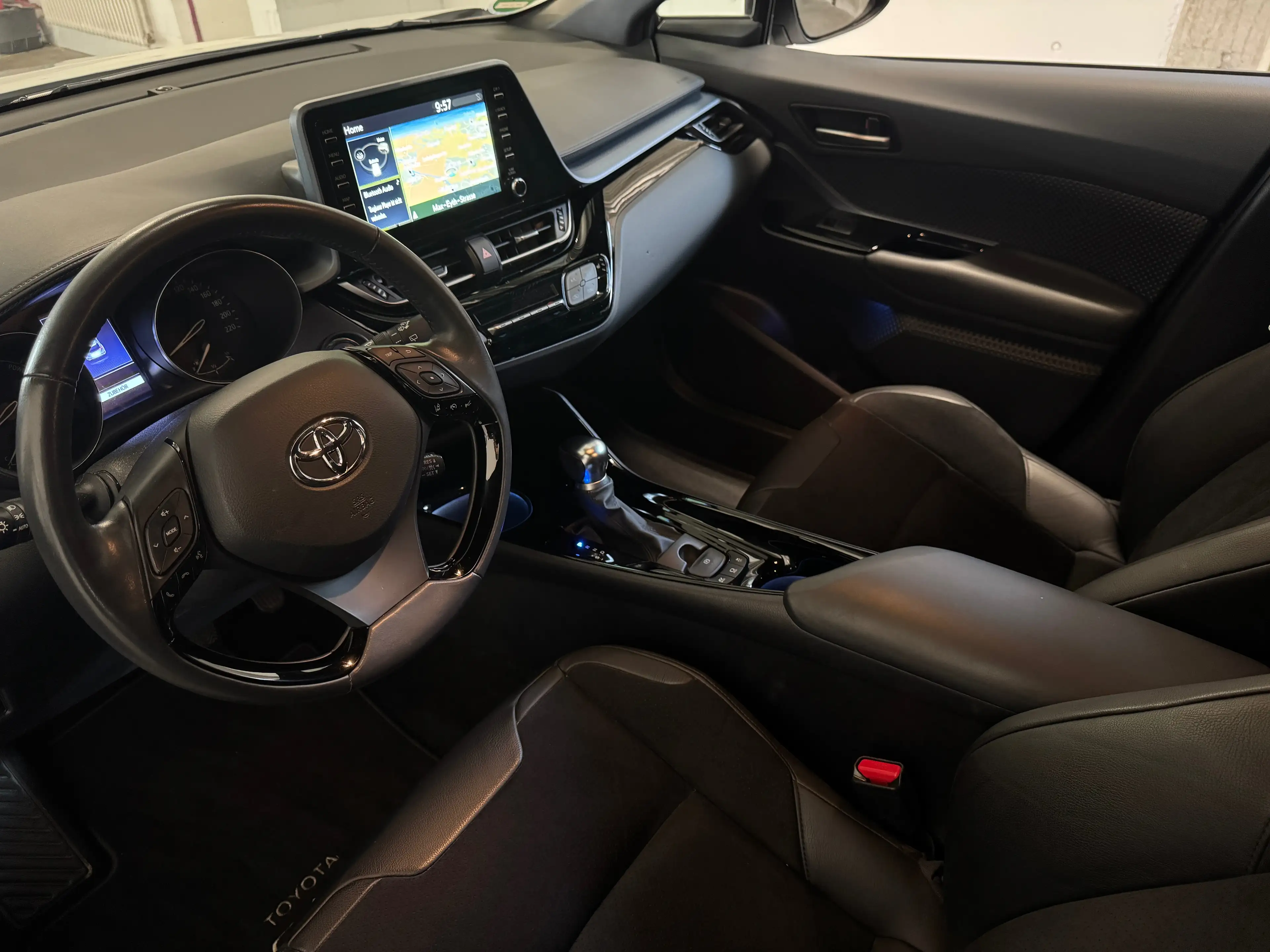 Toyota C-HR Hybrid Lounge Selection 17Tkm 1 Hd 8fach — photo 11
