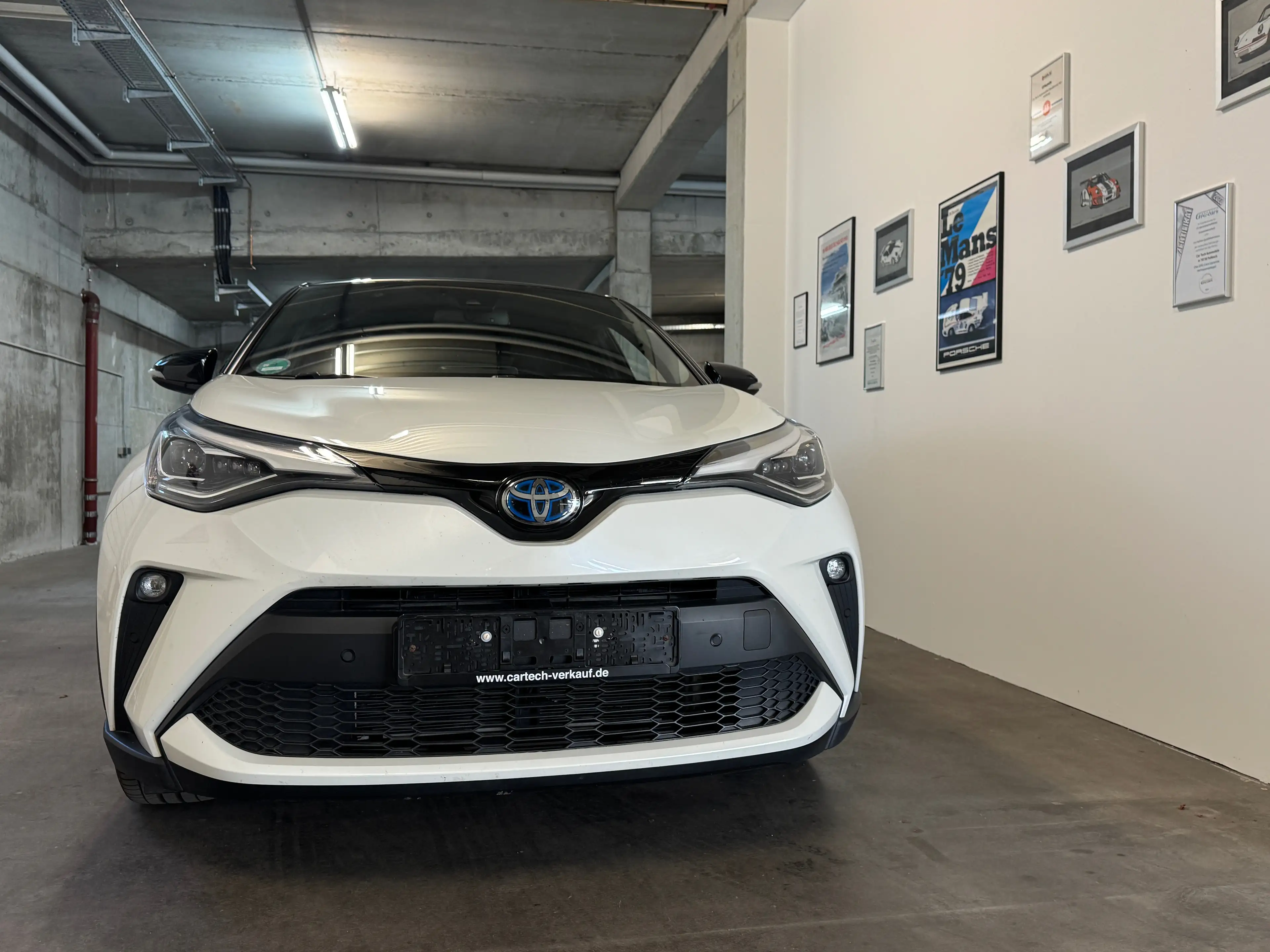 Toyota C-HR Hybrid Lounge Selection 17Tkm 1 Hd 8fach — photo 4