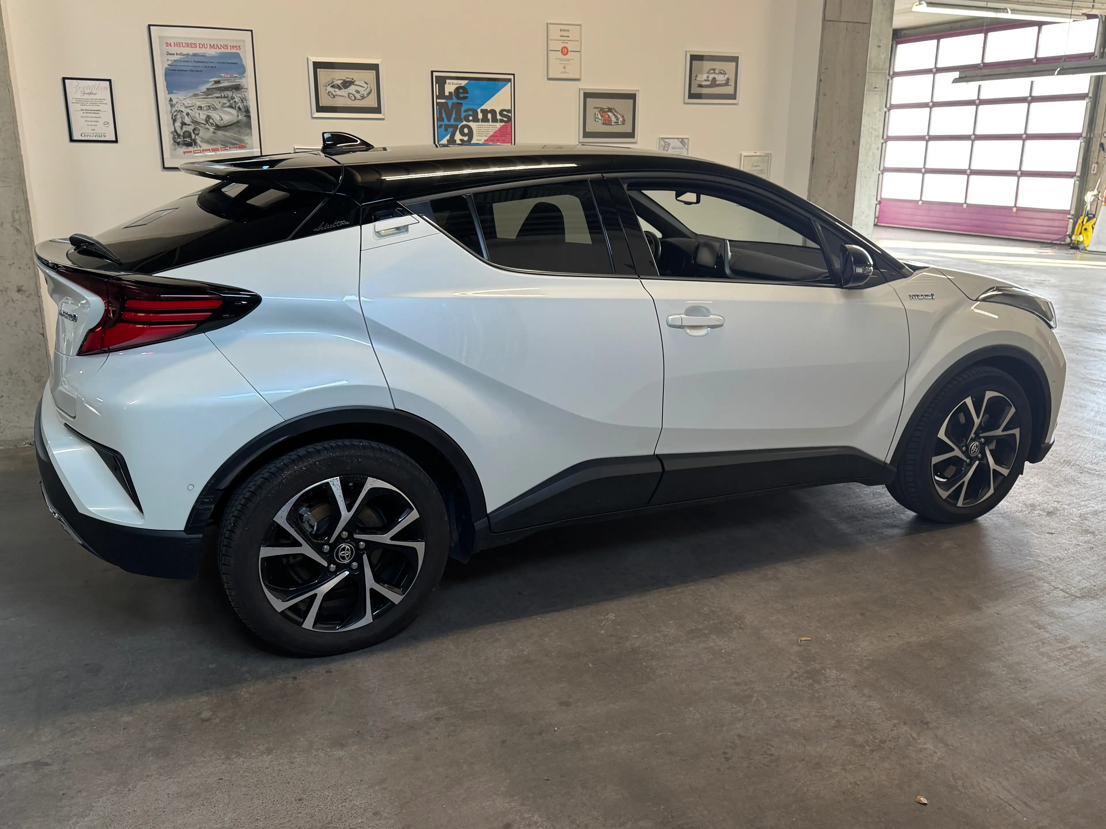 Toyota C-HR Hybrid Lounge Selection 17Tkm 1 Hd 8fach — photo 5