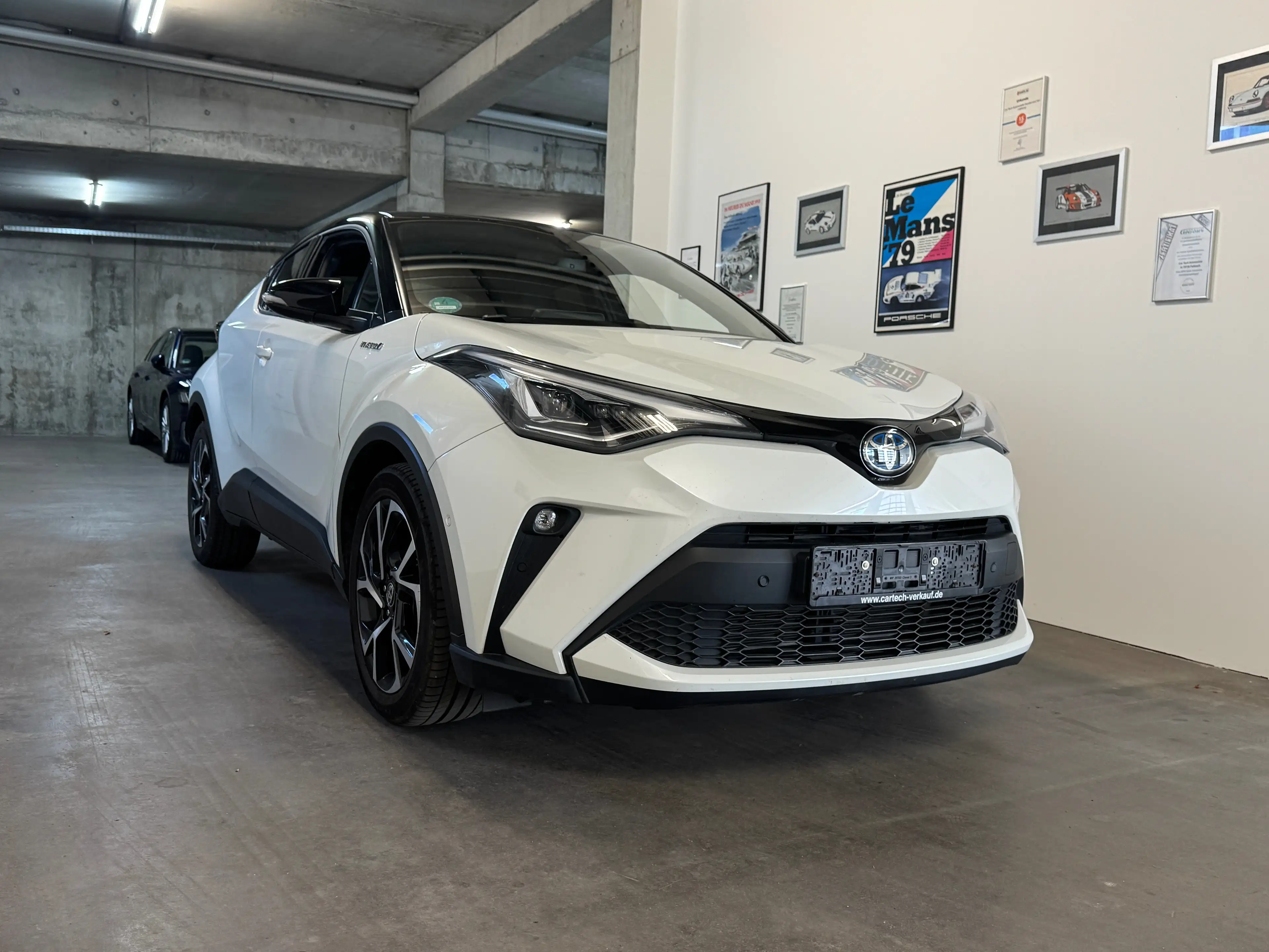 Toyota C-HR Hybrid Lounge Selection 17Tkm 1 Hd 8fach — photo 3