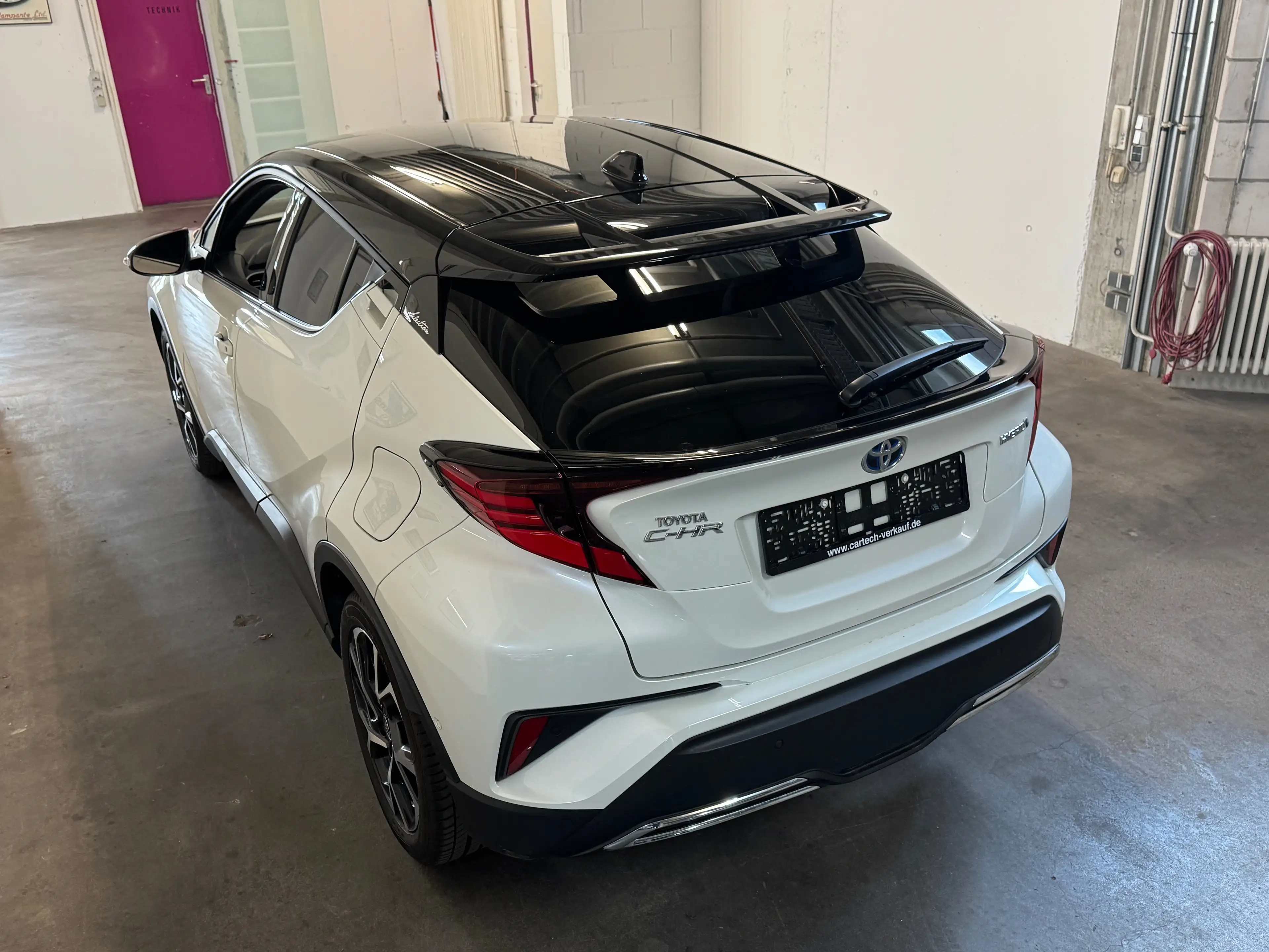 Toyota C-HR Hybrid Lounge Selection 17Tkm 1 Hd 8fach — photo 6