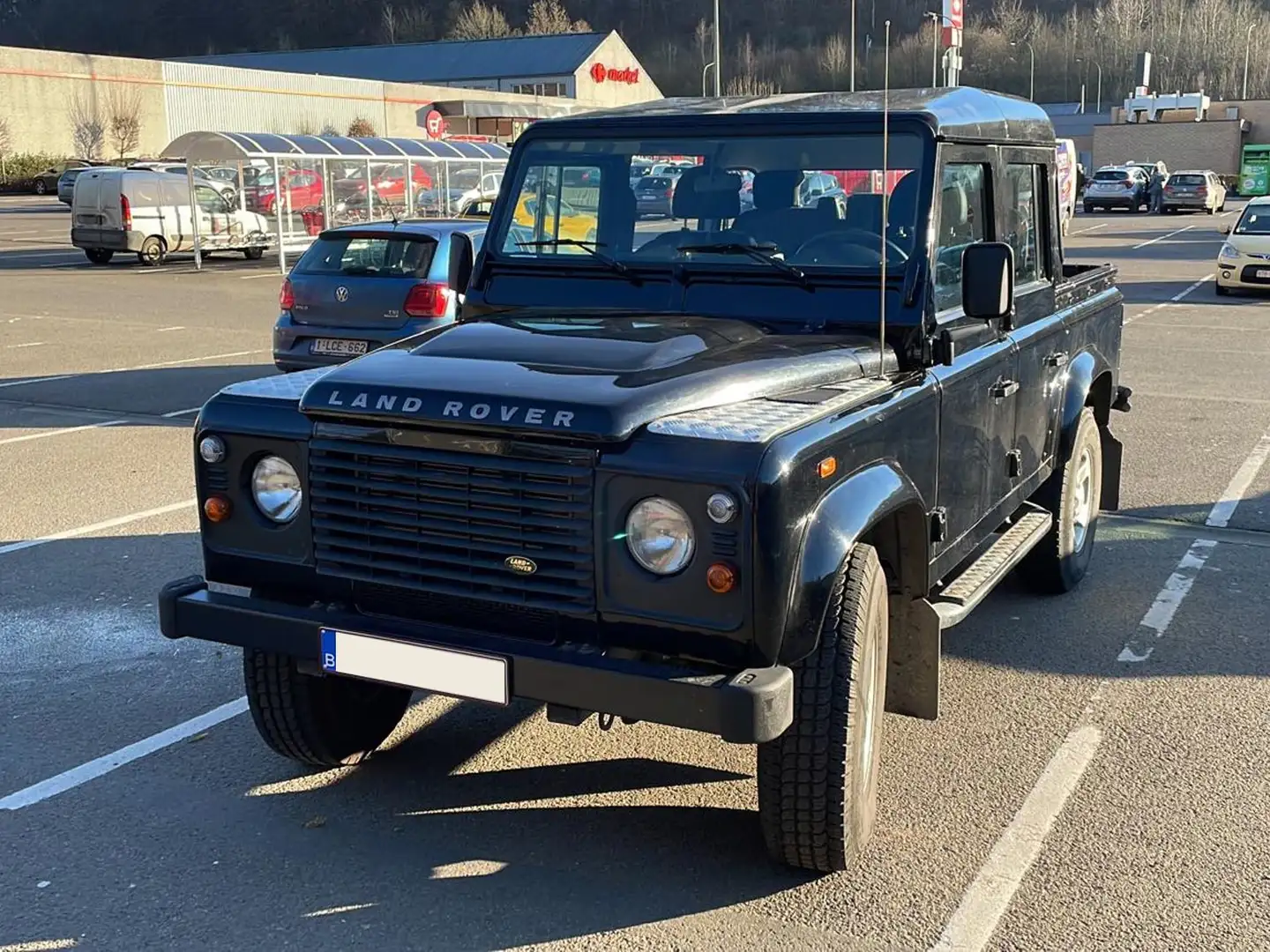 Land Rover Defender 2.4 Turbo - D S crna - 1