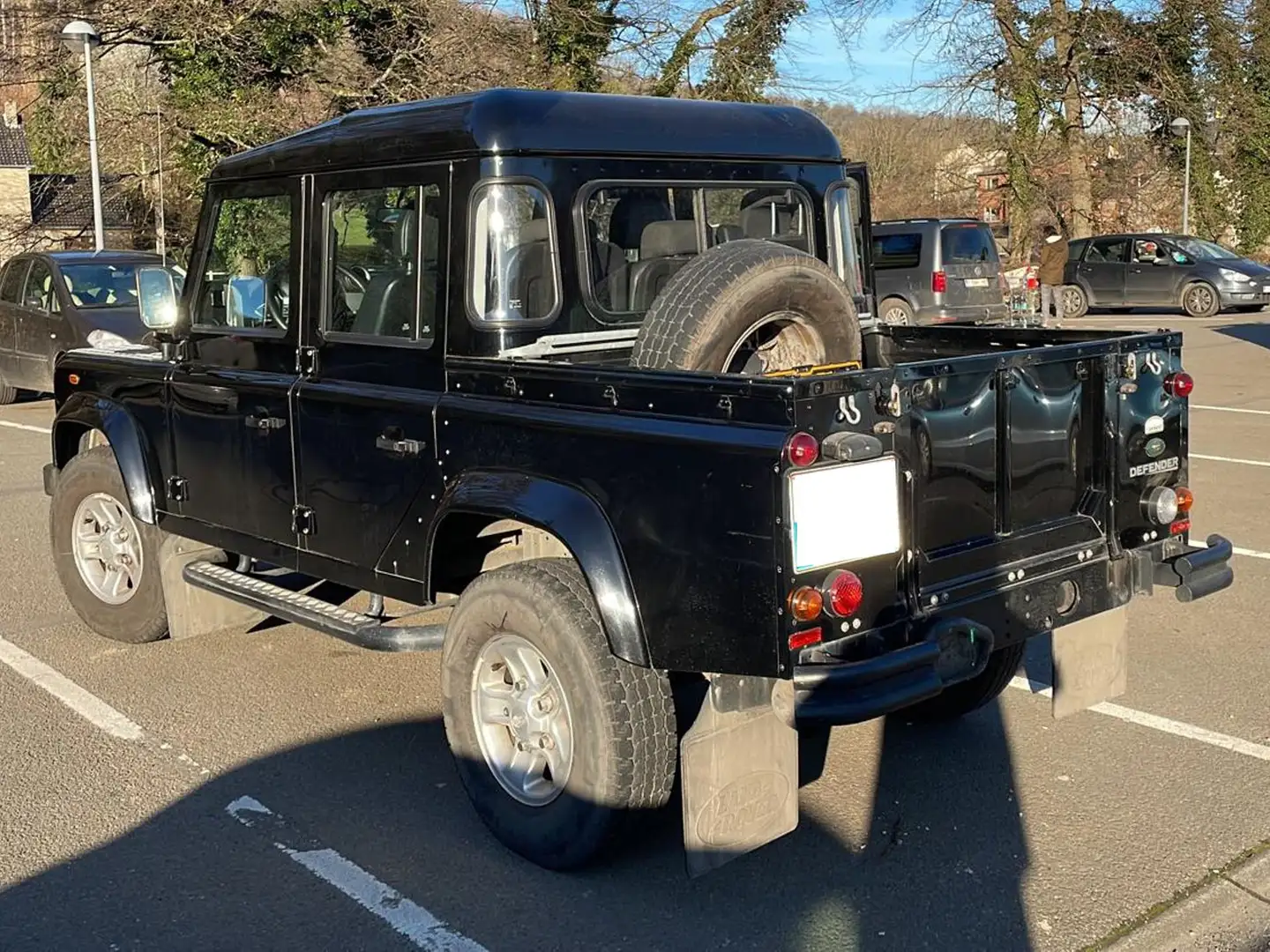 Land Rover Defender 2.4 Turbo - D S crna - 2