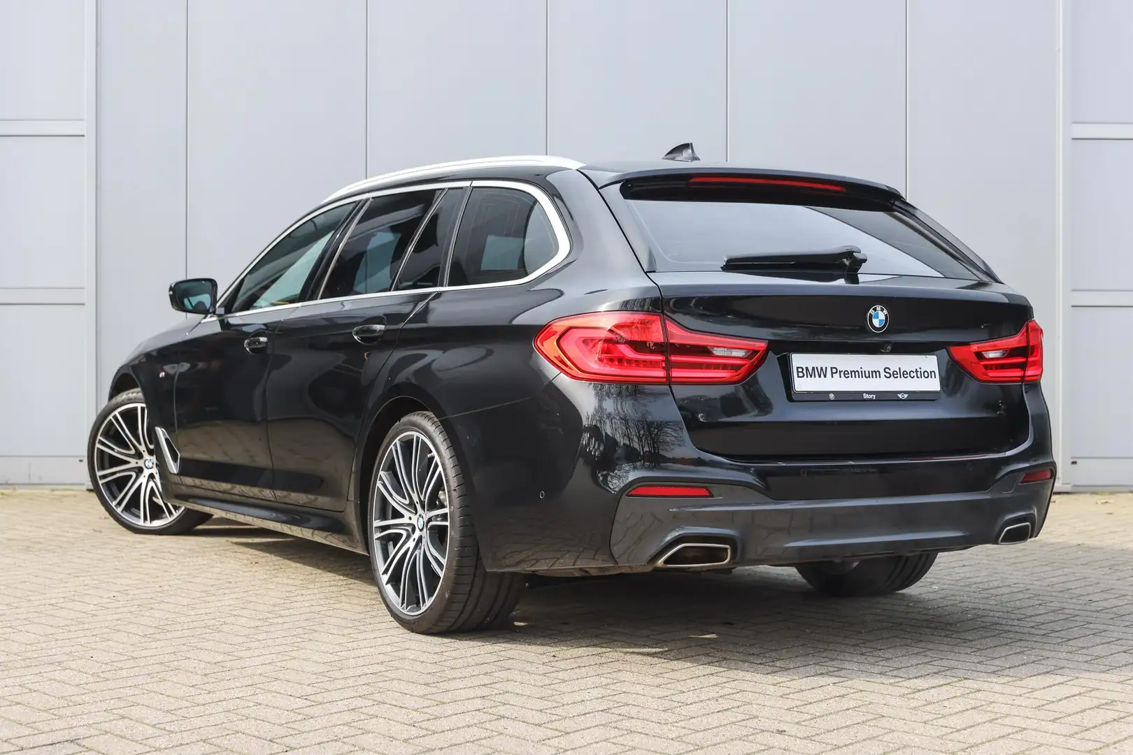 BMW 530 5-serie Touring 530i High Executive M Sport Automa Zwart - 2