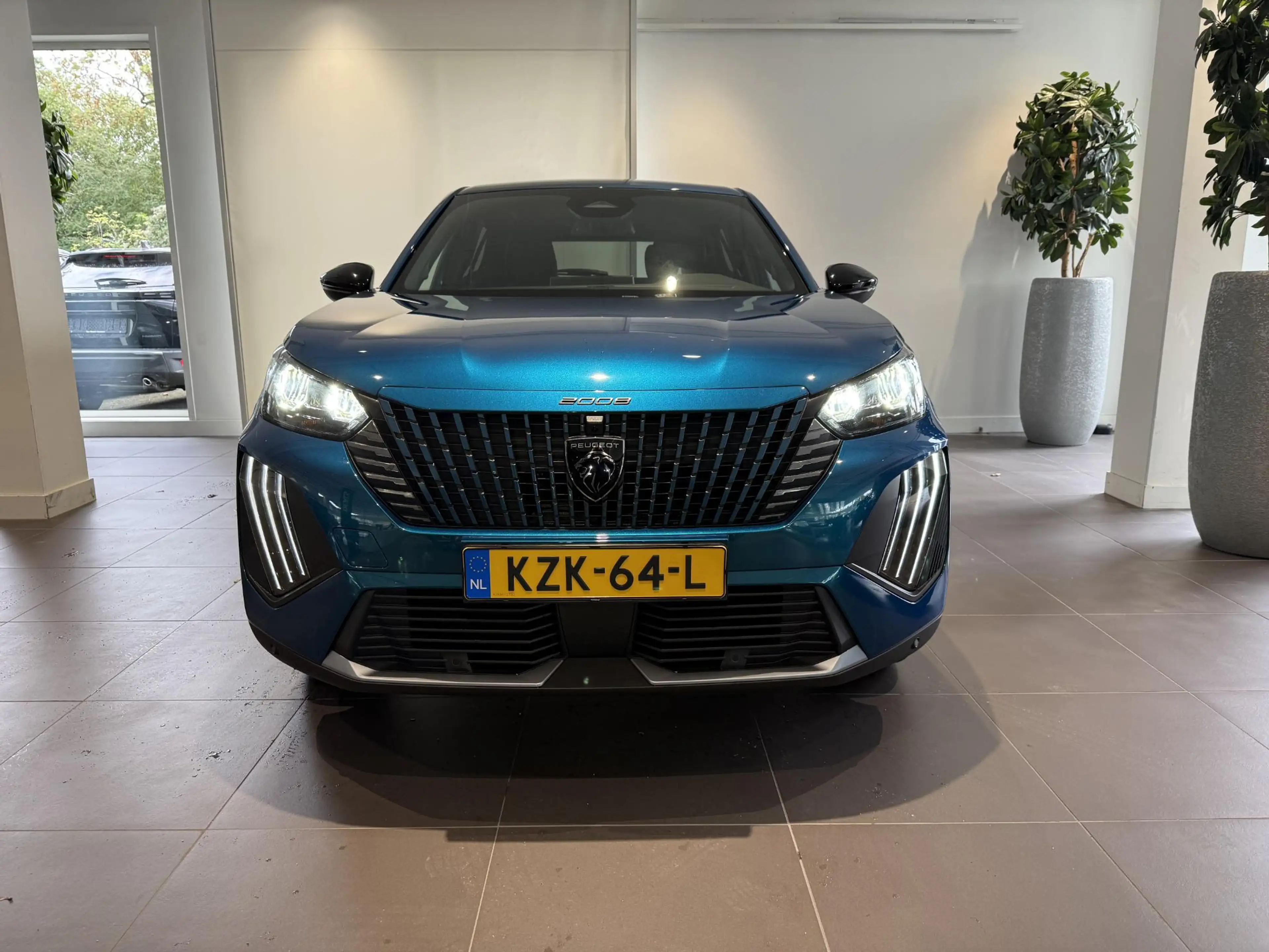 Peugeot e-2008 EV Allure 54 kWh — photo 4