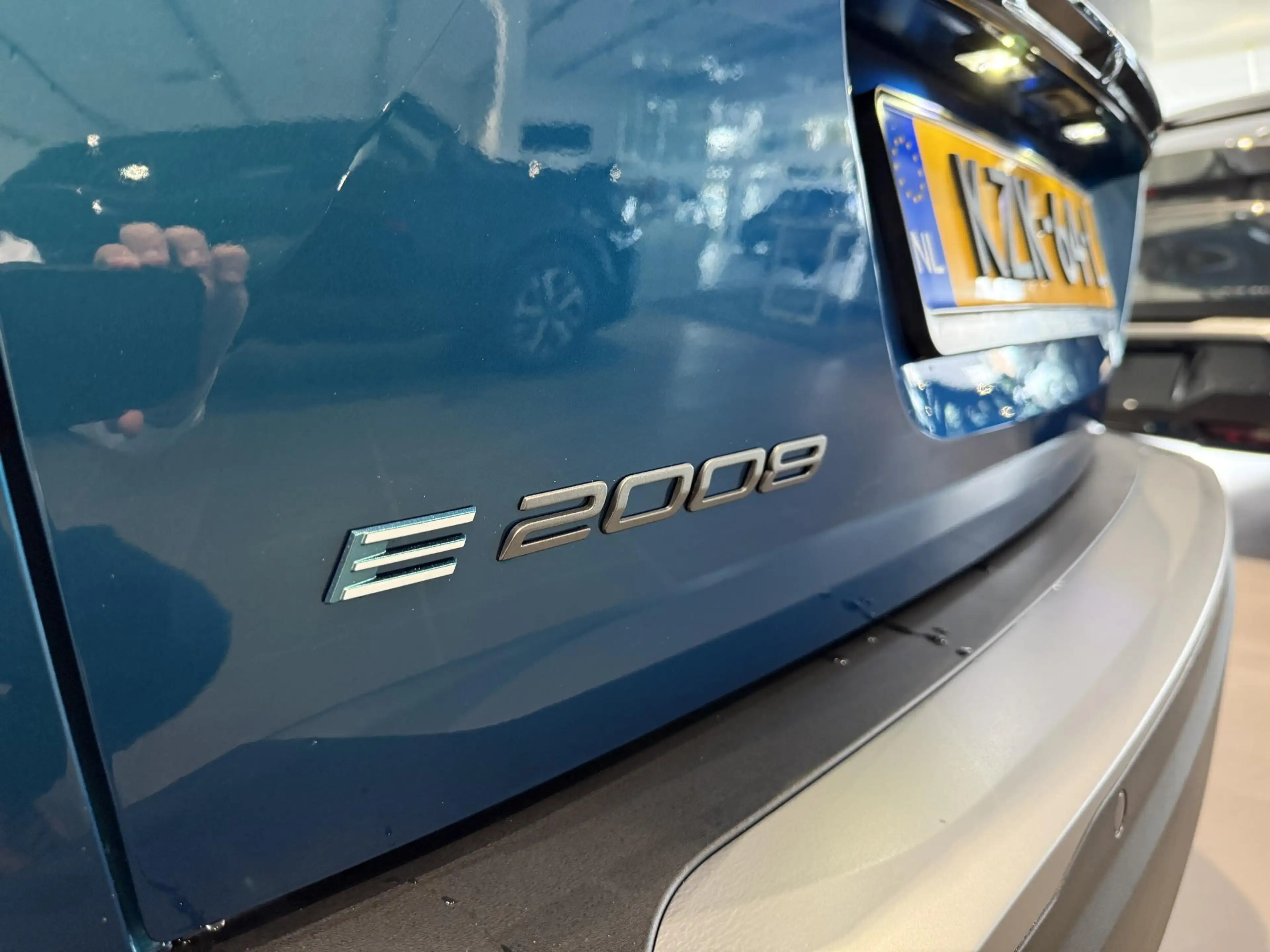 Peugeot e-2008 EV Allure 54 kWh — photo 9