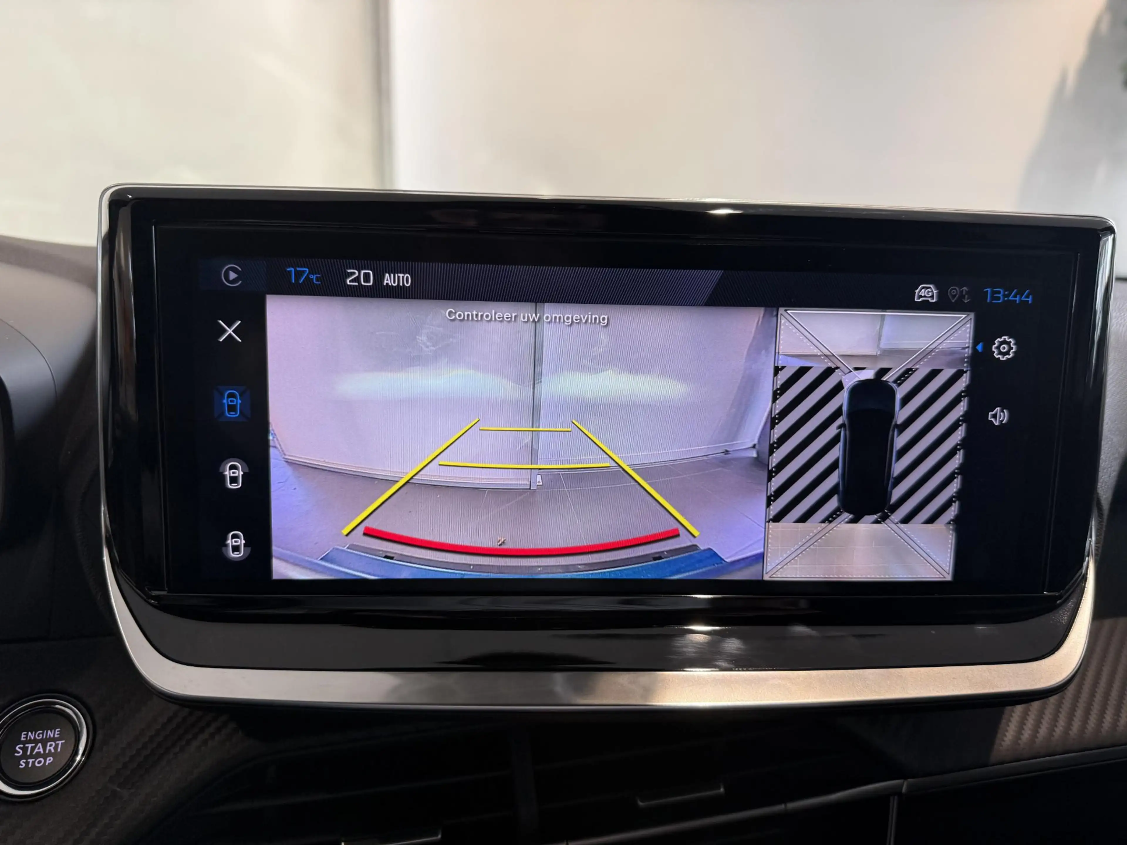 Peugeot e-2008 EV Allure 54 kWh — photo 12