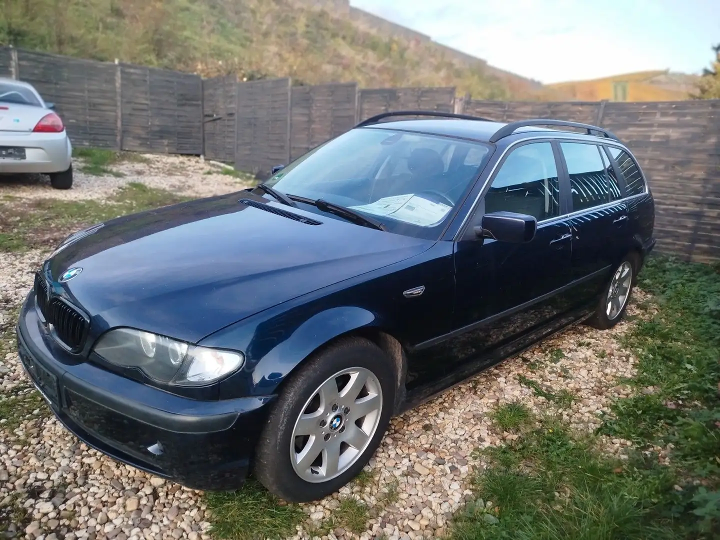 BMW 320 Baureihe 3 Touring 320i 2,2*Autom.*PDC*Navi*TÜV Blau - 1