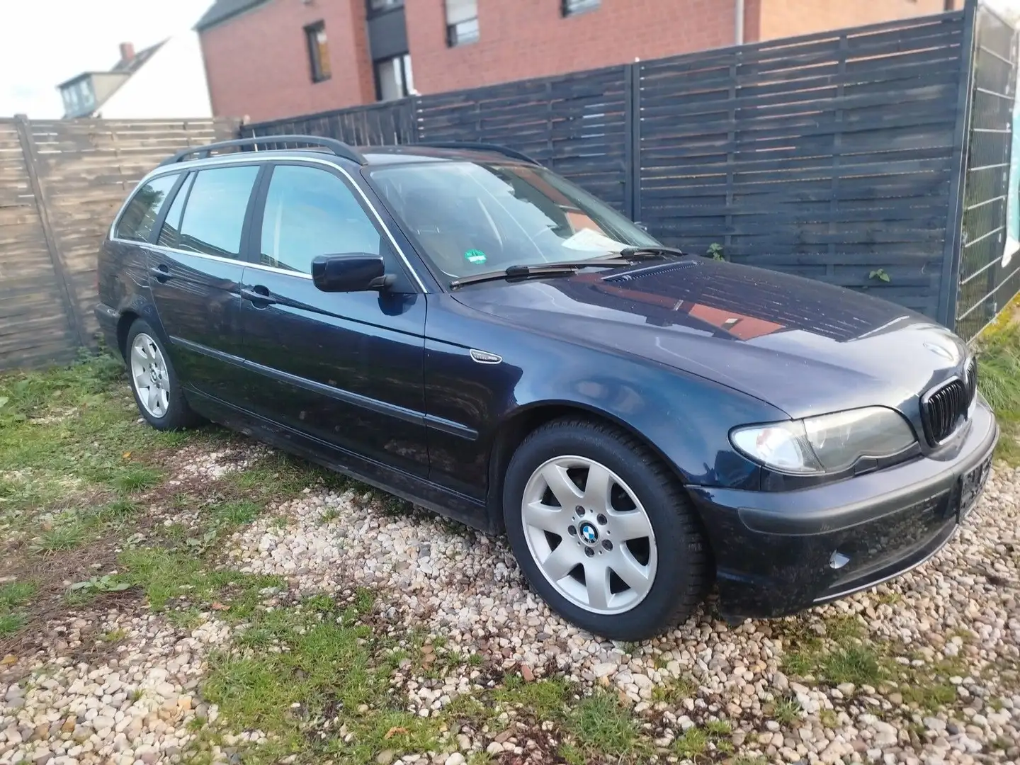 BMW 320 Baureihe 3 Touring 320i 2,2*Autom.*PDC*Navi*TÜV Blau - 2