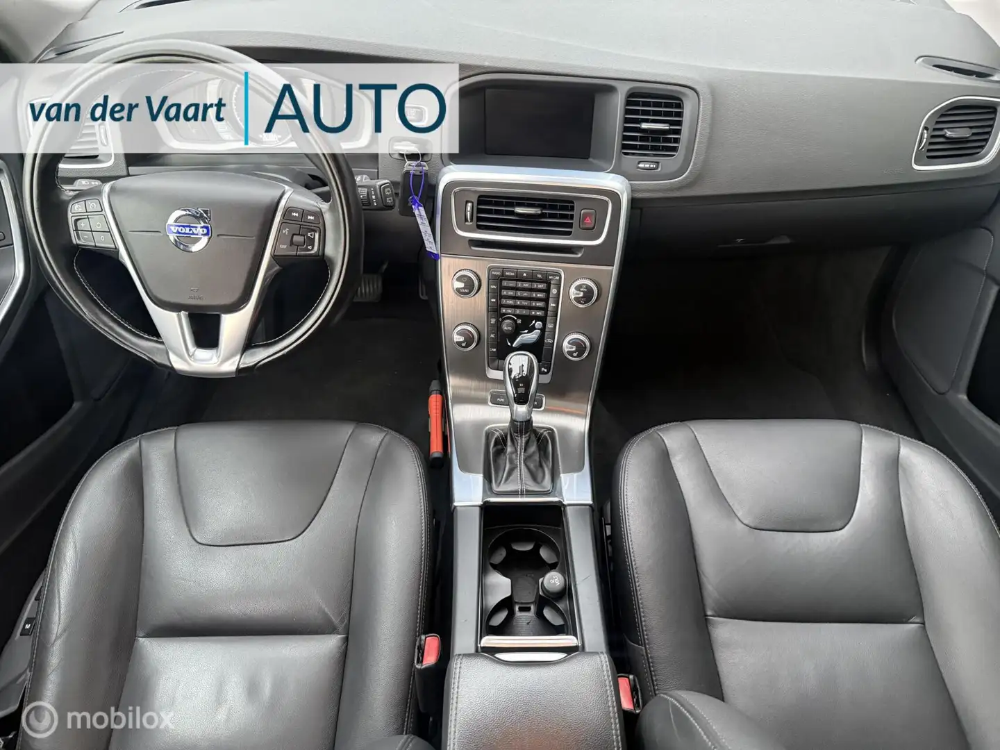 Volvo V60 2.4 D6 AWD Plug-In Hybrid Summum / Trekhaak / Lede Сірий - 2