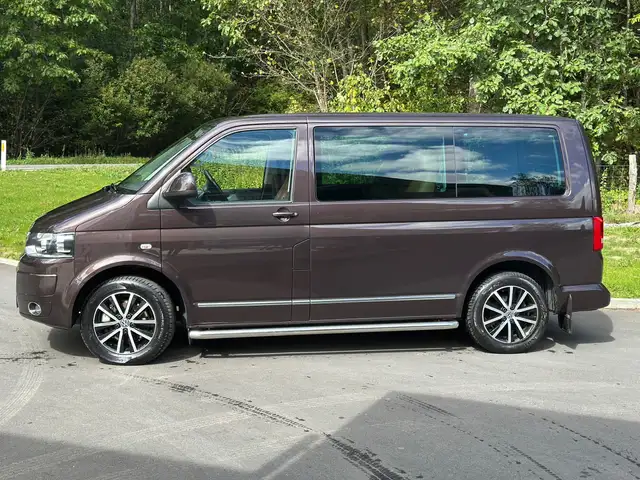 Volkswagen Caravelle view 2