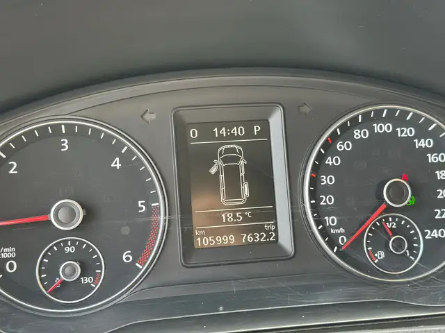 Volkswagen Caravelle view 12