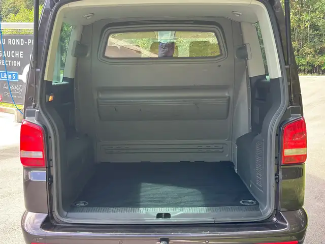 Volkswagen Caravelle view 6
