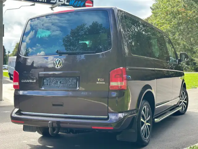 Volkswagen Caravelle view 3