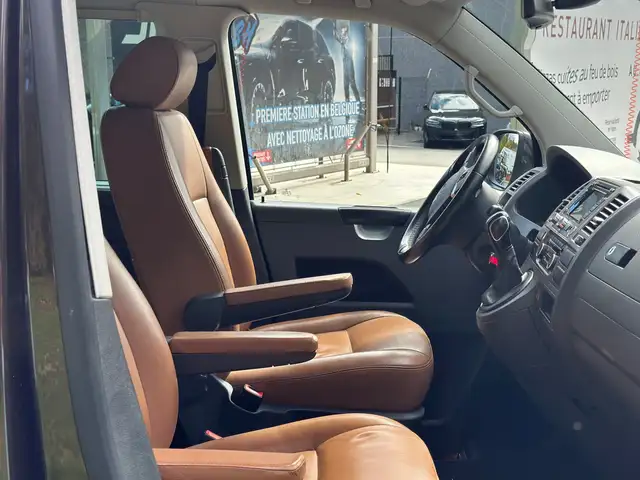 Volkswagen Caravelle view 8