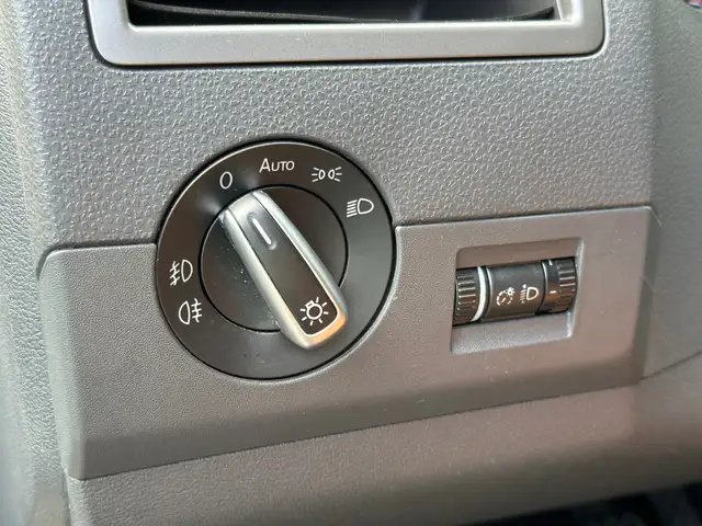 Volkswagen Caravelle view 15