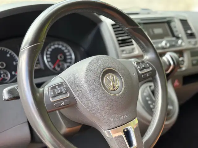 Volkswagen Caravelle view 14