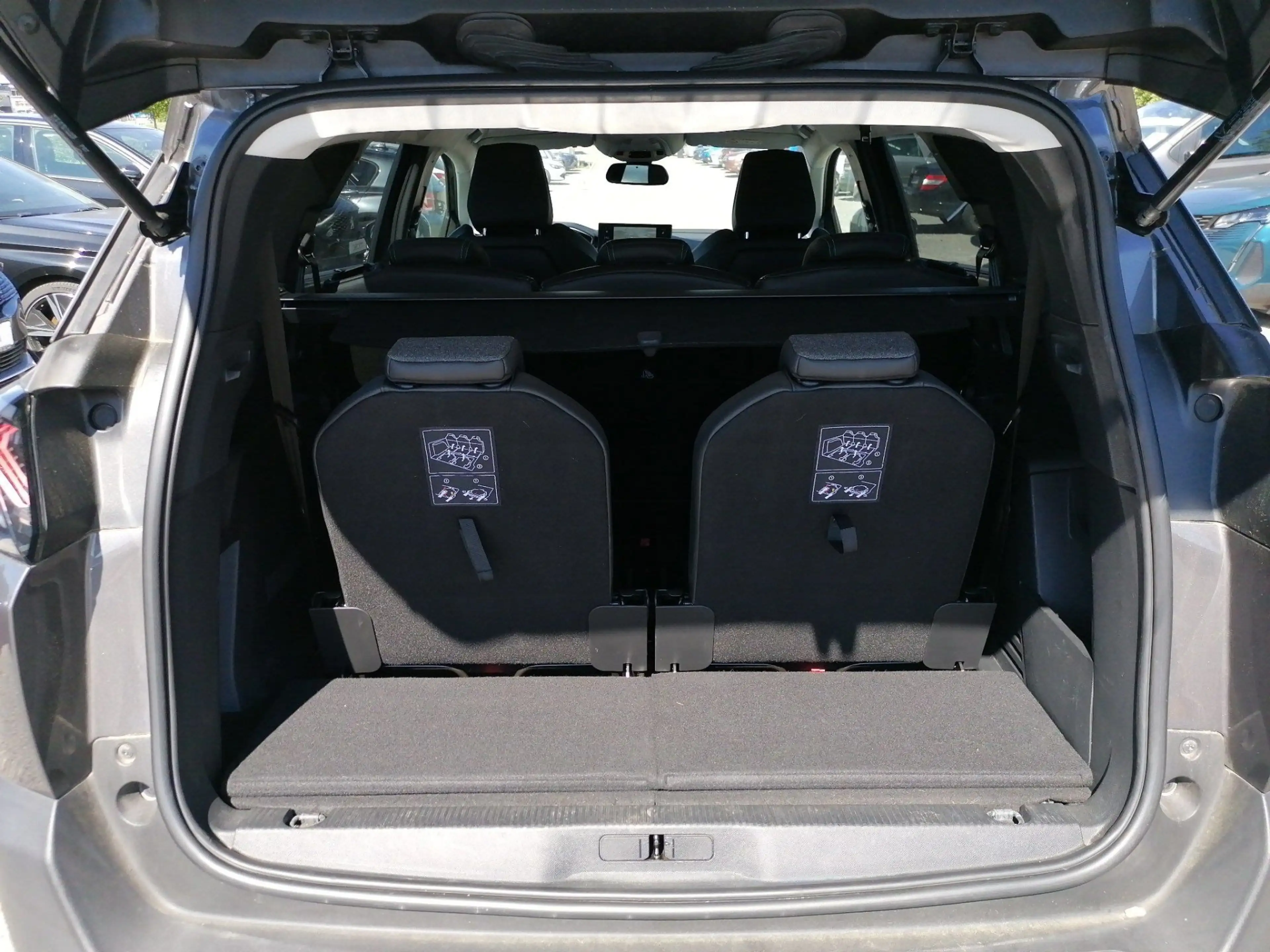 Peugeot 5008 1.2 PureTech 130 Allure Pack KeyLess LED LM — photo 12