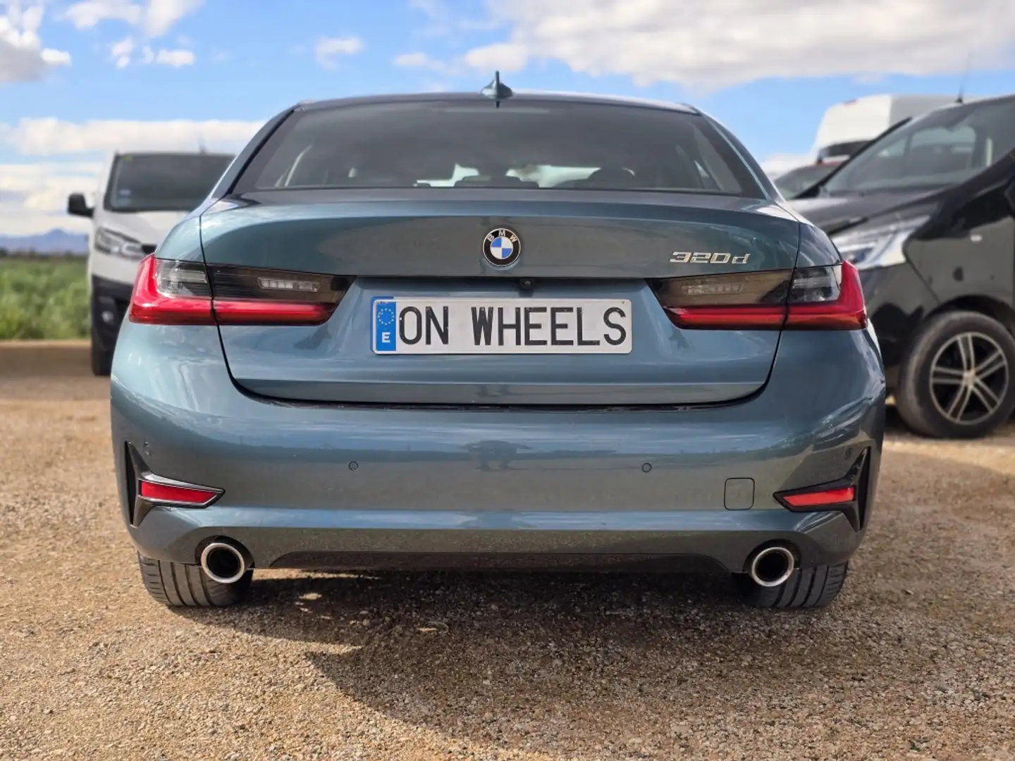 BMW 320 320dA xDrive Touring Blau - 2