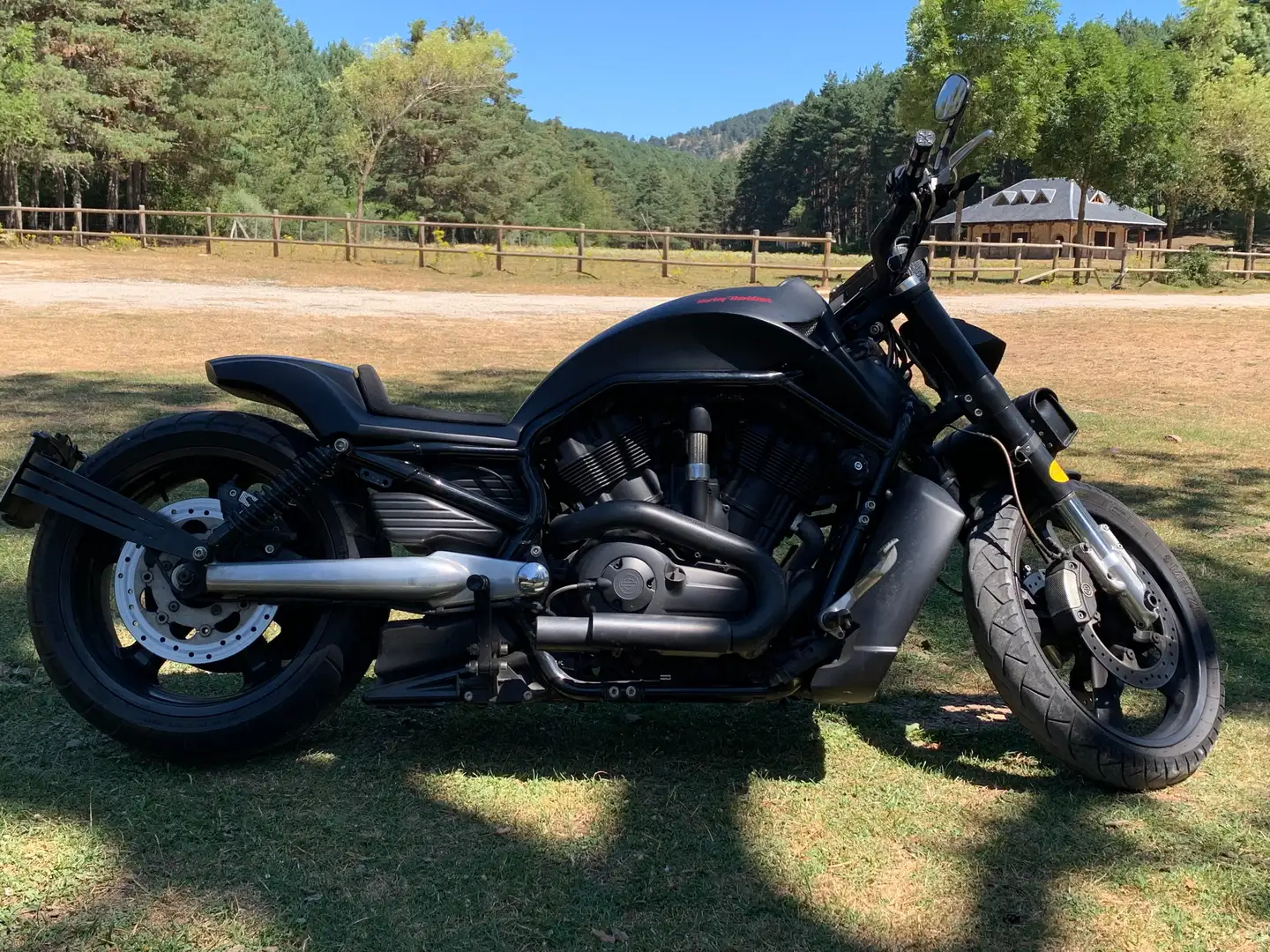 Harley-Davidson VRSC V-Rod Muscle Černá - 1