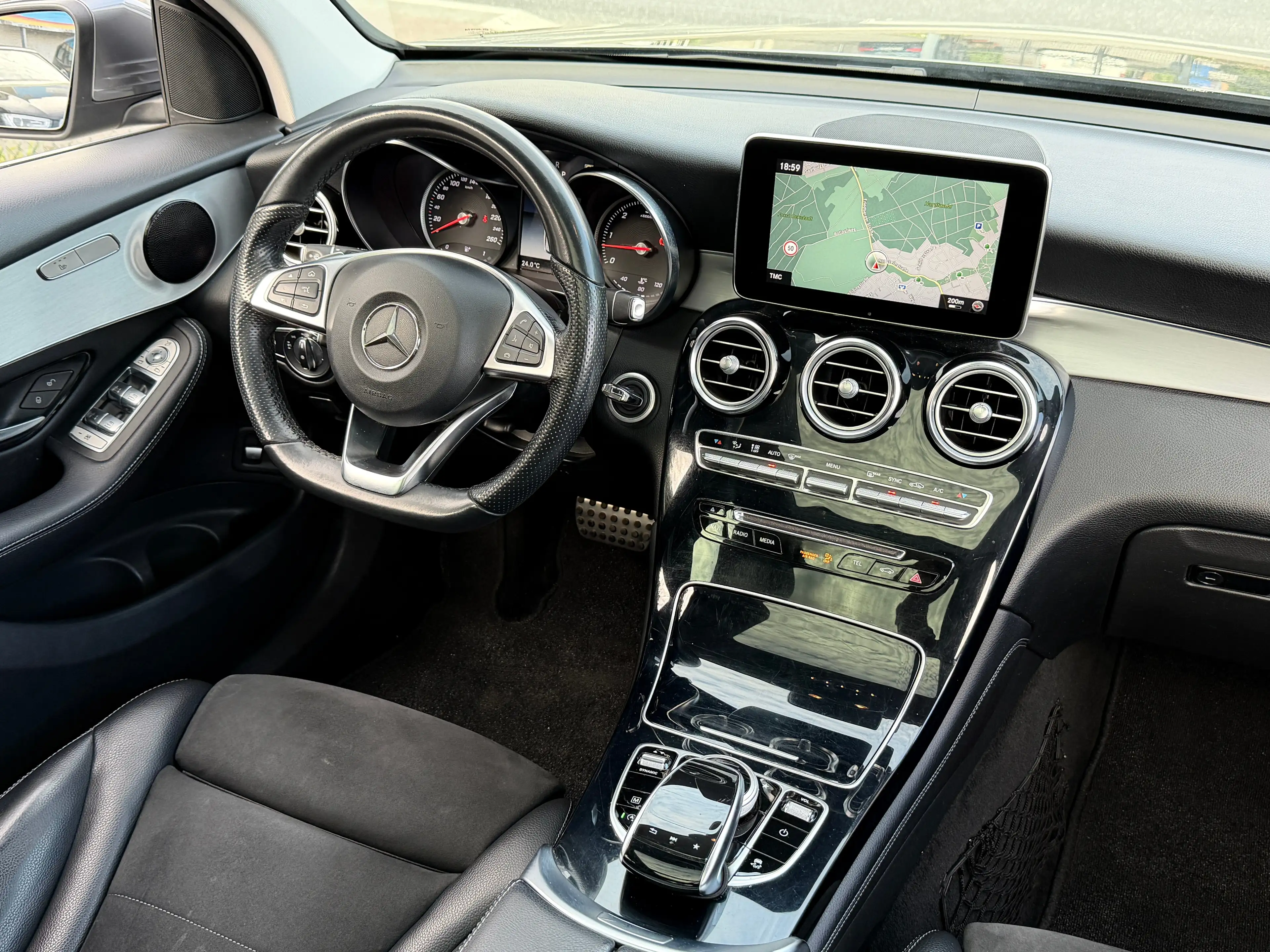 Mercedes-Benz GLC 350 GLC 350d 4Matic 3x AMG Line *Pano* 360°Kam AHK — photo 12