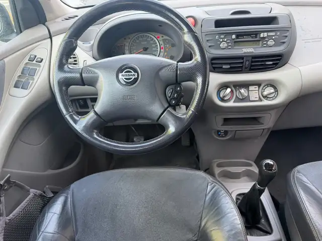 Nissan Almera Tino view 2