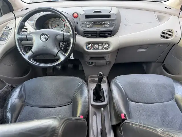 Nissan Almera Tino view 8