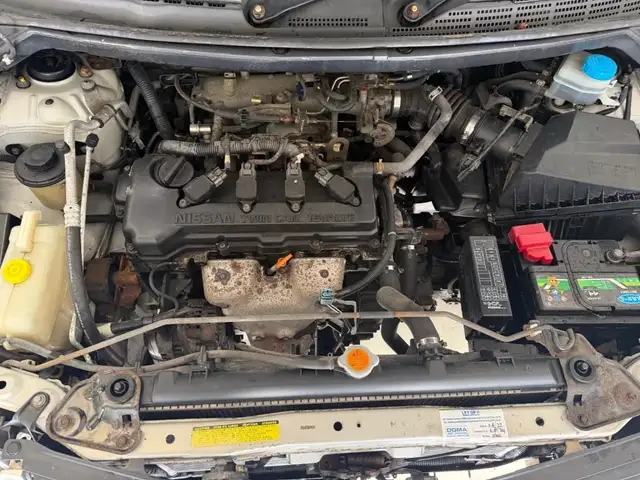 Nissan Almera Tino view 18