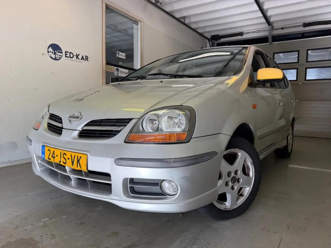 Nissan Almera Tino