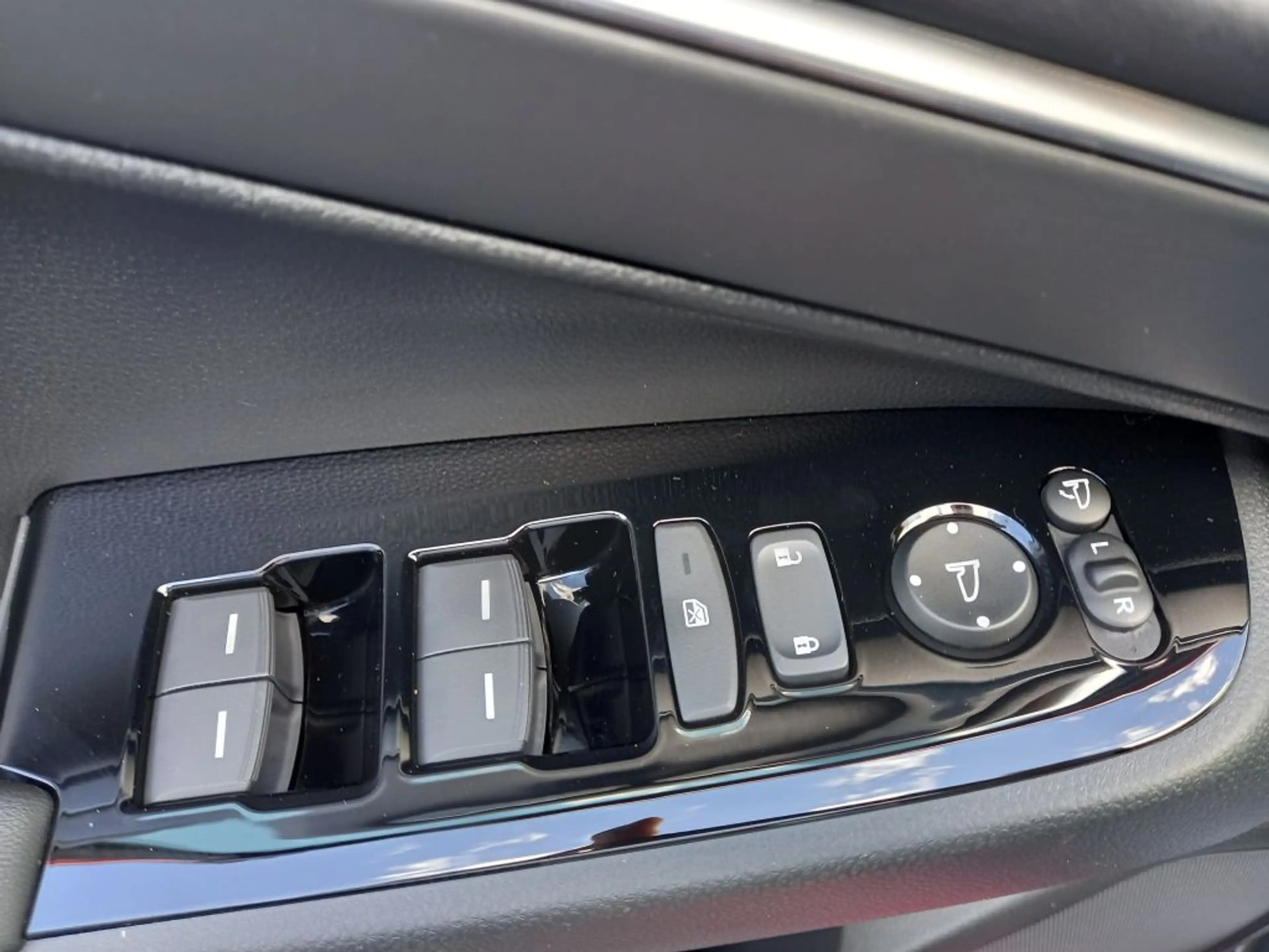 Honda HR-V e:HEV 1.5 i-MMD Hybrid Advance — photo 12