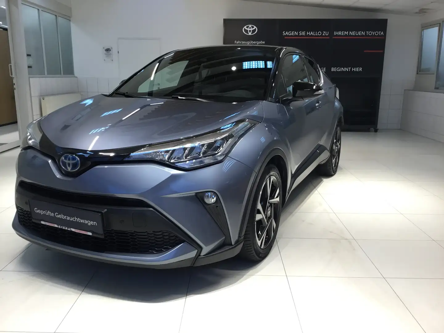 Toyota C-HR 1,8 HSD Active Drive Grau - 1