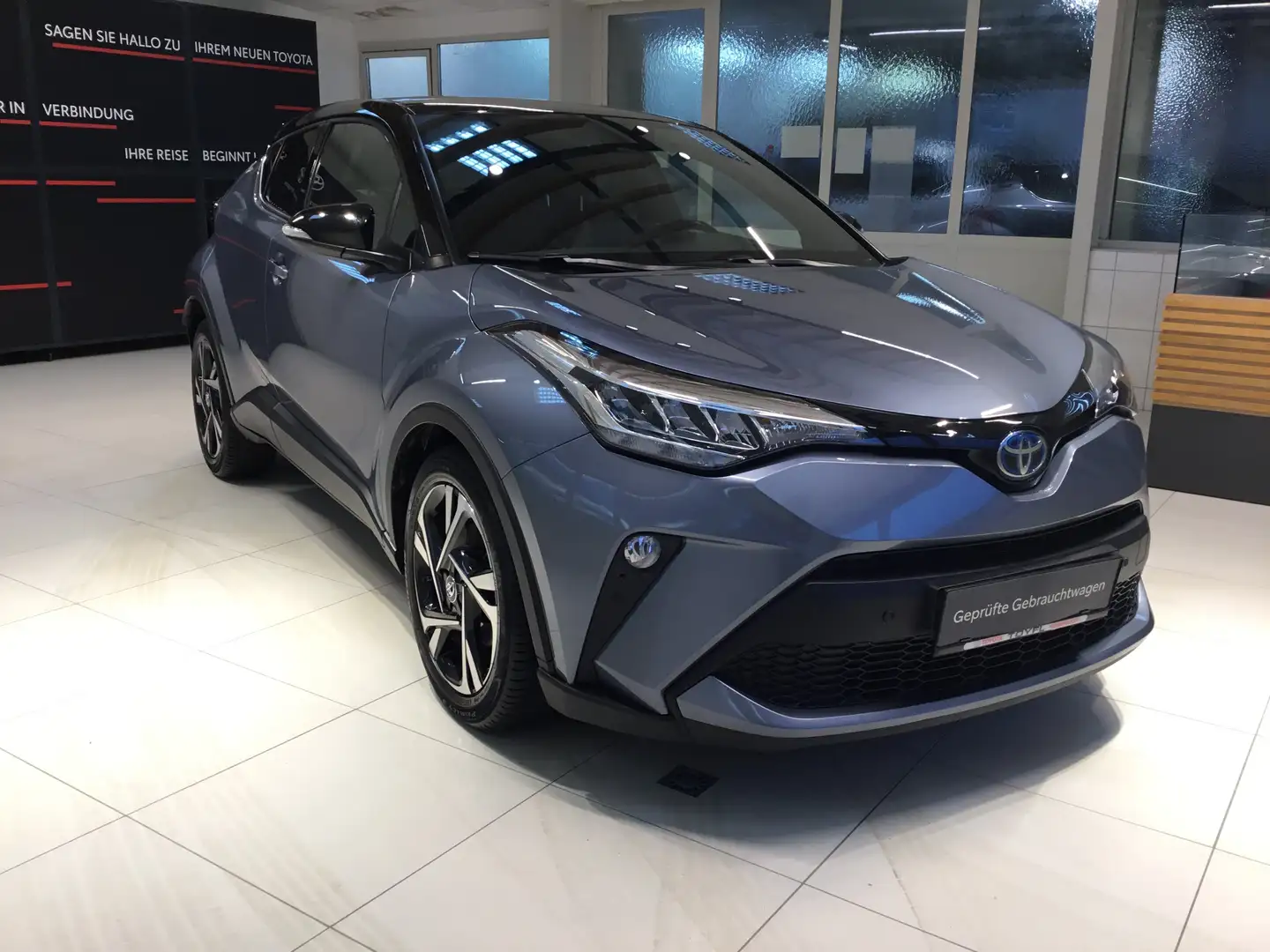Toyota C-HR 1,8 HSD Active Drive Grau - 2
