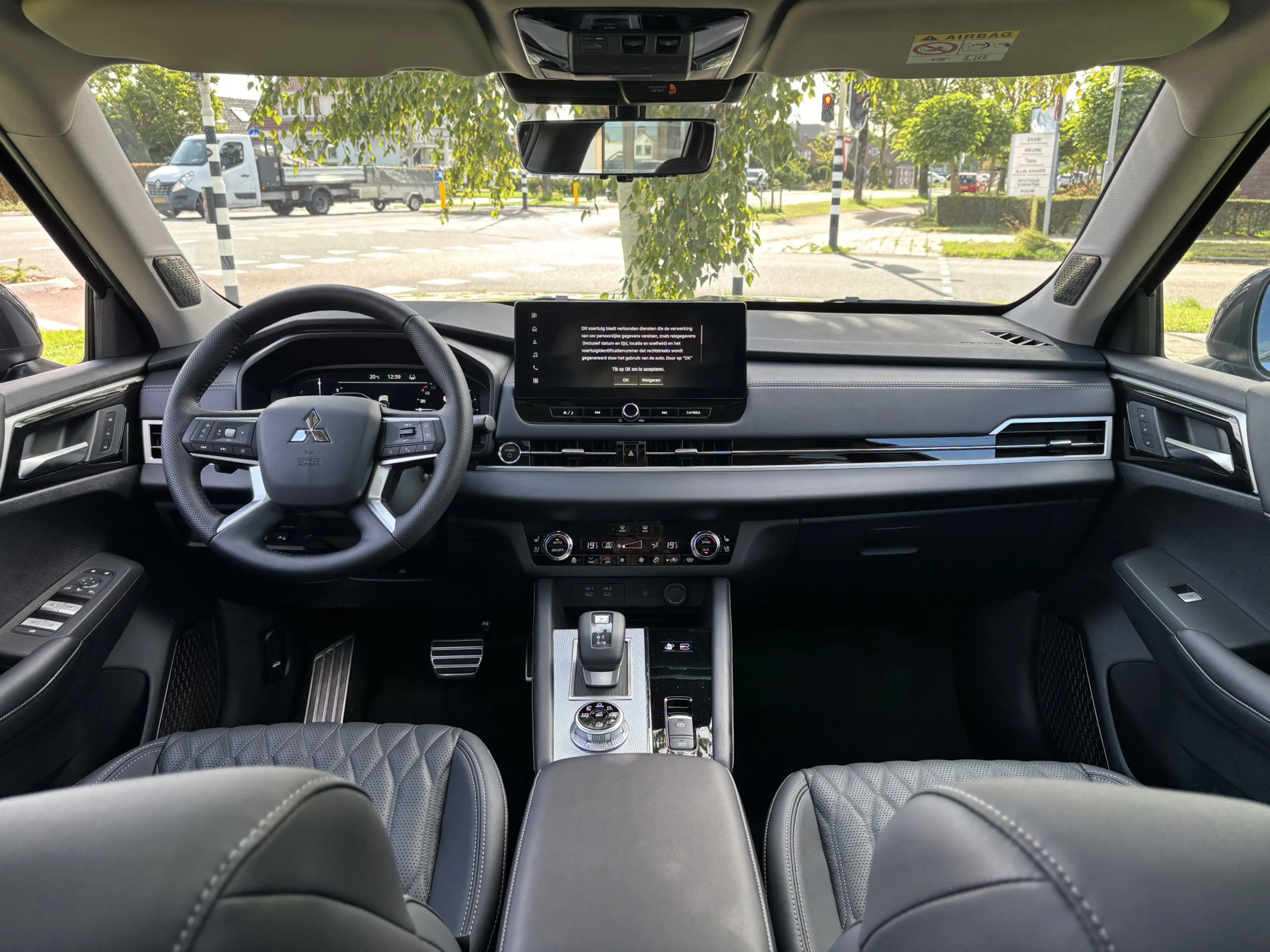 Mitsubishi Outlander 2.4 PHEV Instyle — photo 14