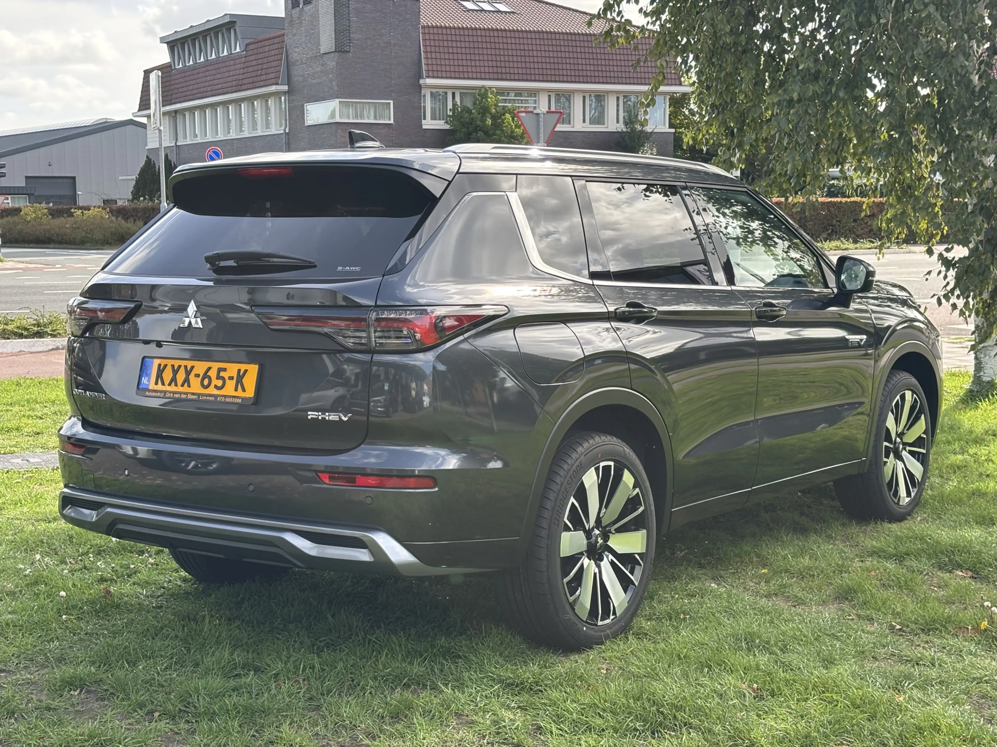 Mitsubishi Outlander 2.4 PHEV Instyle — photo 2