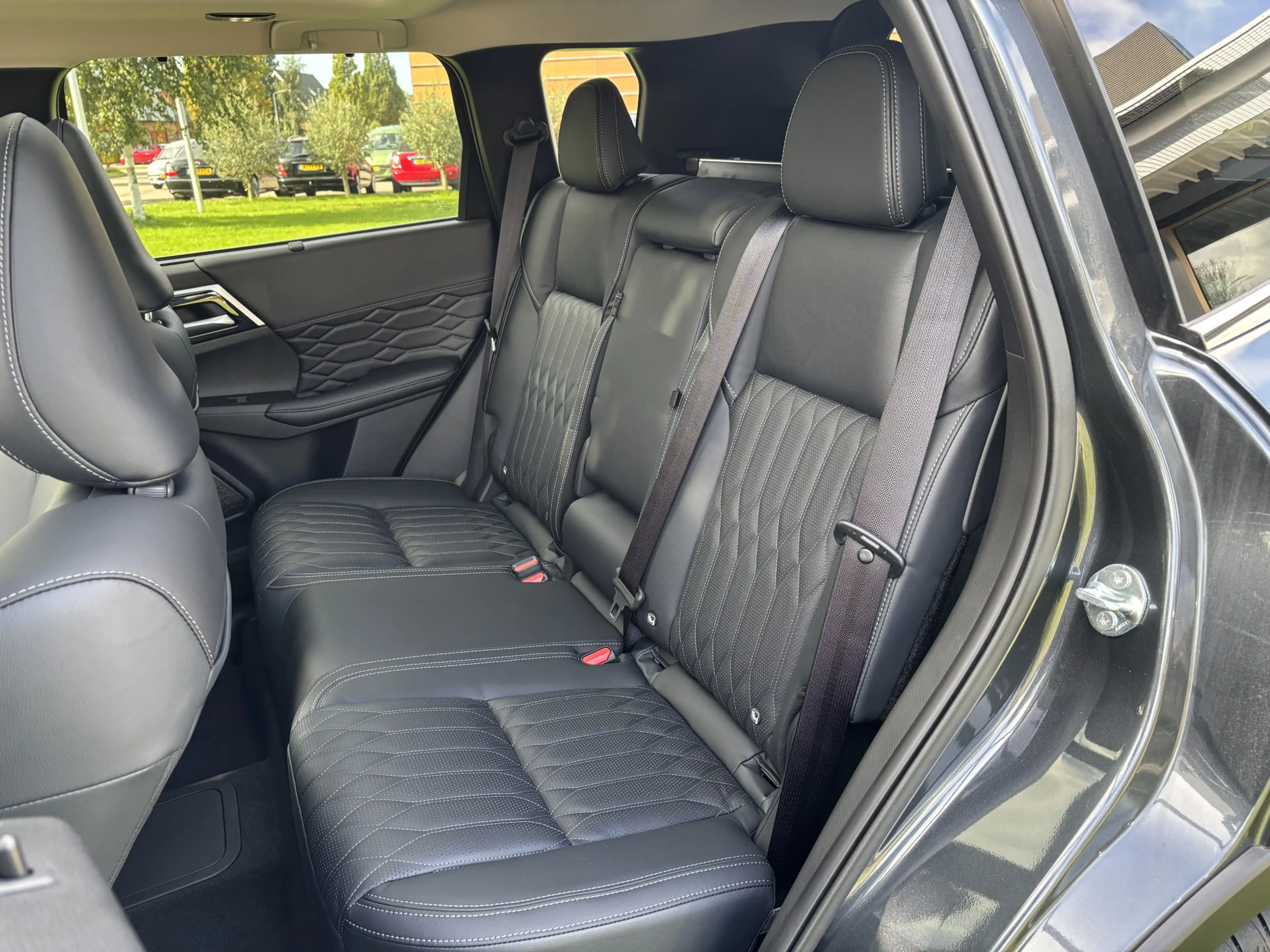 Mitsubishi Outlander 2.4 PHEV Instyle — photo 6